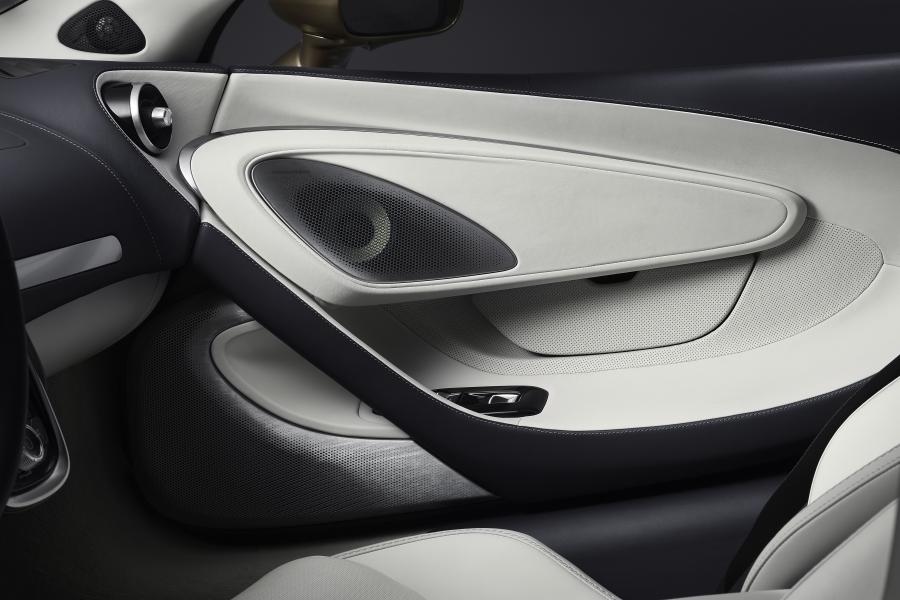 Детали интерьера McLaren GT 2019 года  (фото 22 из 44)